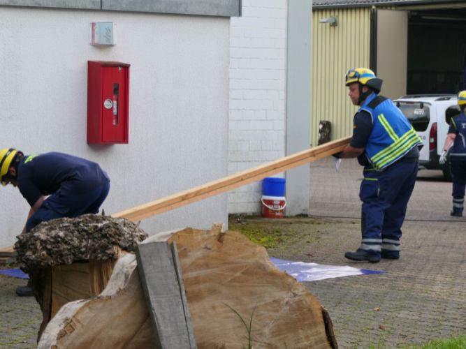 Dienstags-Ausbildung Einsatzübung (Abstützen/Ausleuchten)