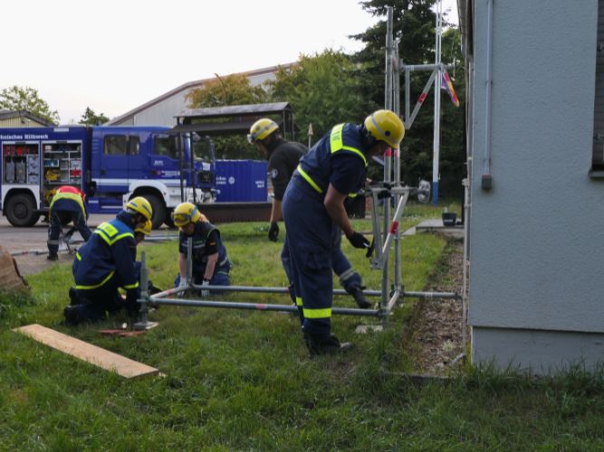Dienstags-Ausbildung Einsatzübung (Abstützen/Ausleuchten)