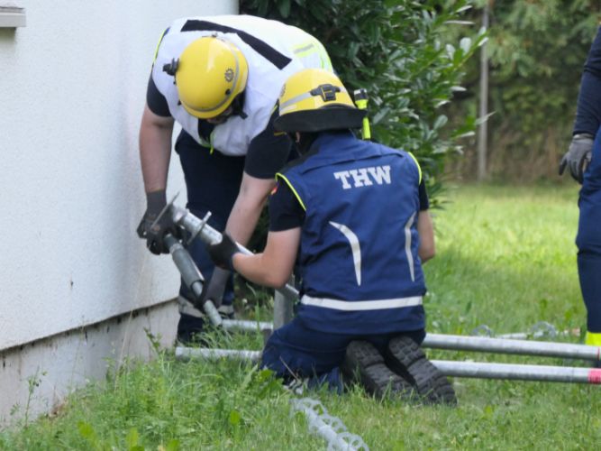 Dienstags-Ausbildung Einsatzübung (Abstützen/Ausleuchten)