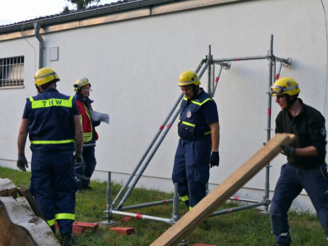 Dienstags-Ausbildung Einsatzübung (Abstützen/Ausleuchten)