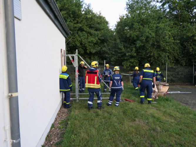 Dienstags-Ausbildung Einsatzübung (Abstützen/Ausleuchten)