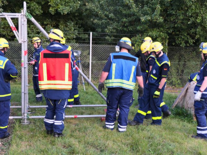 Dienstags-Ausbildung Einsatzübung (Abstützen/Ausleuchten)