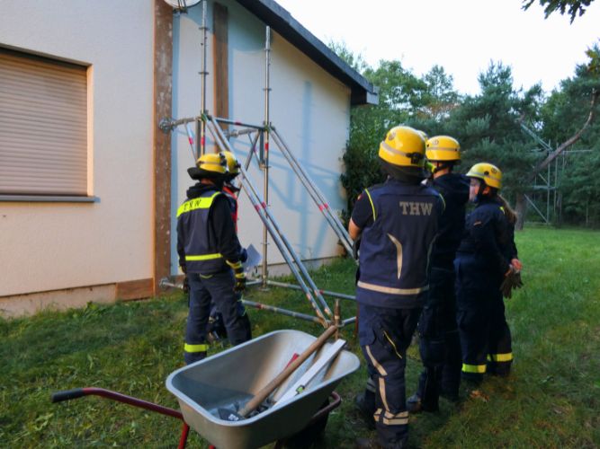 Dienstags-Ausbildung Einsatzübung (Abstützen/Ausleuchten)