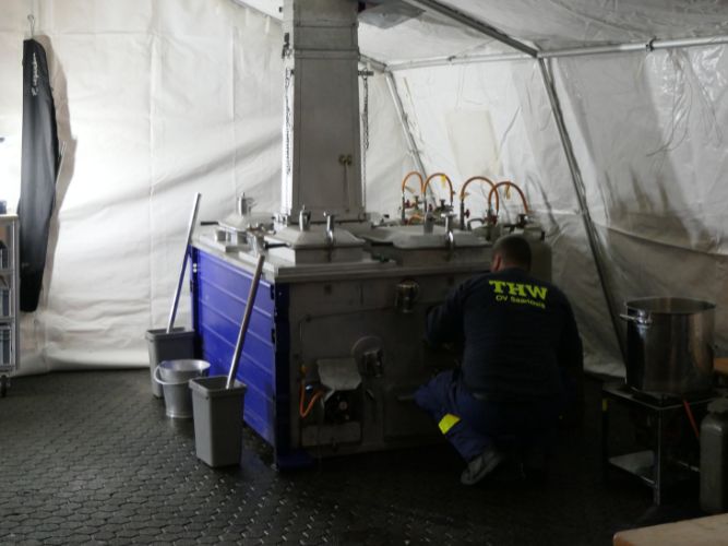 Traditionelle Erbsensuppe-Kochaktion 