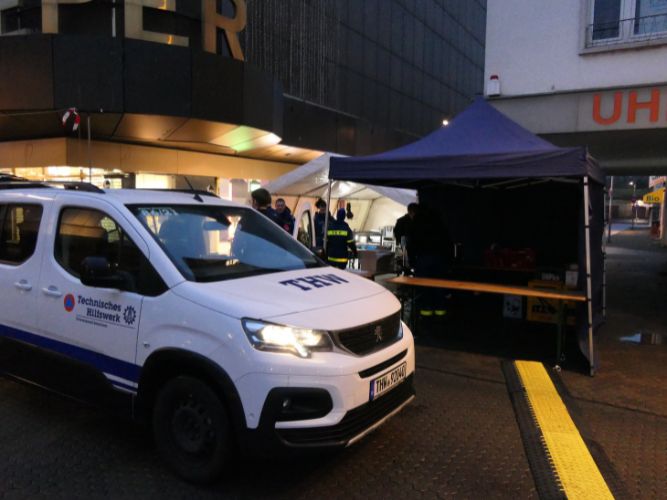 Traditionelle Erbsensuppe-Kochaktion 