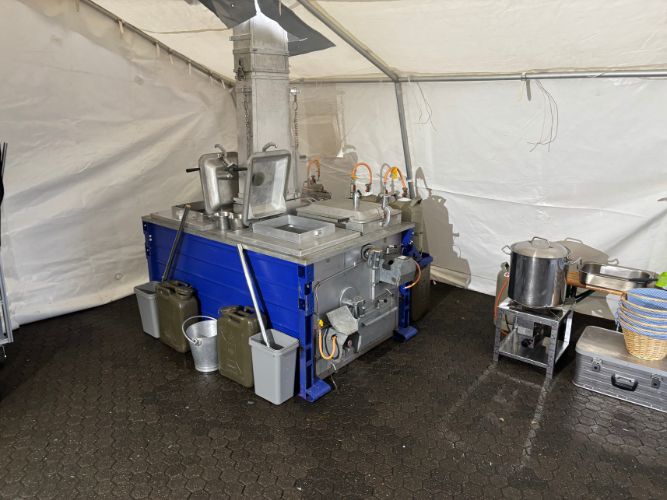 Traditionelle Erbsensuppe-Kochaktion 