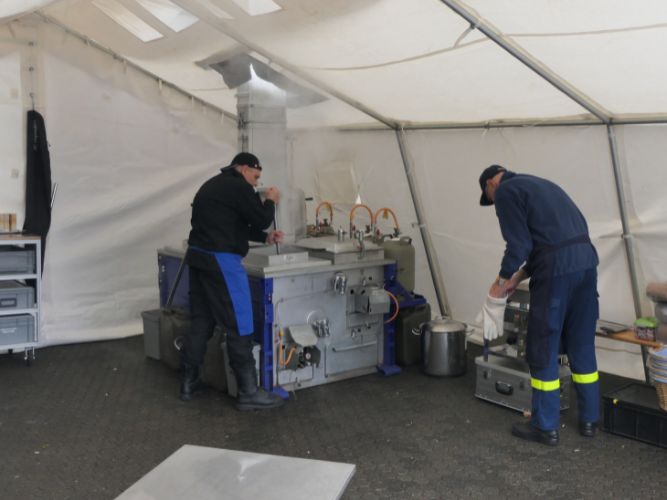 Traditionelle Erbsensuppe-Kochaktion 