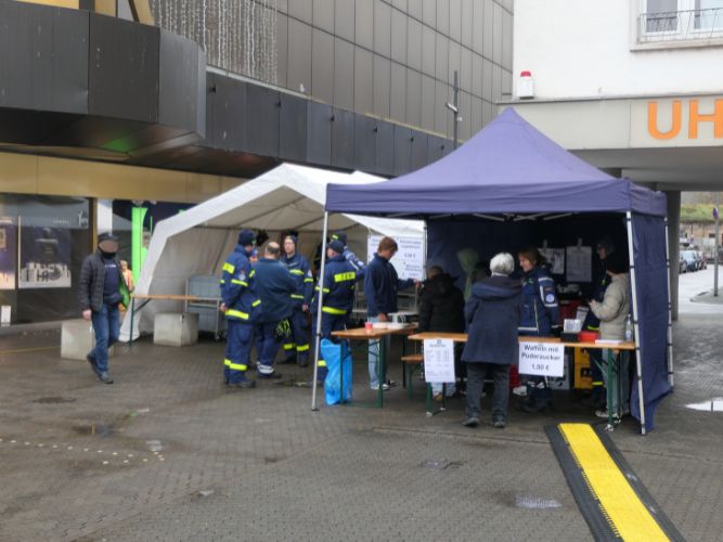 Traditionelle Erbsensuppe-Kochaktion 