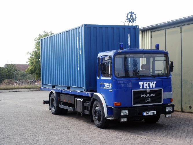 MAN mit Container MAN mit Container