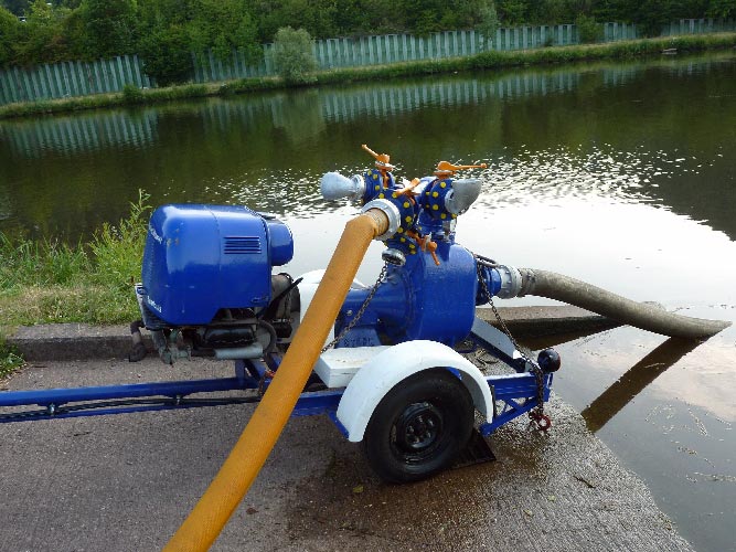 Pumpe 5000L auf Anhänger Pumpe 5000L auf Anhänger