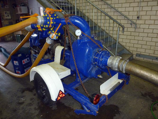 Pumpe 5000L auf Anhänger